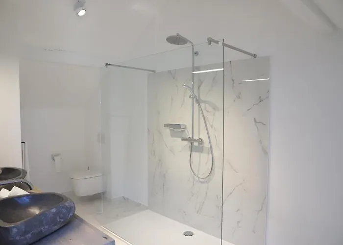 Ma-tinee Nocleg ze śniadaniem 3*